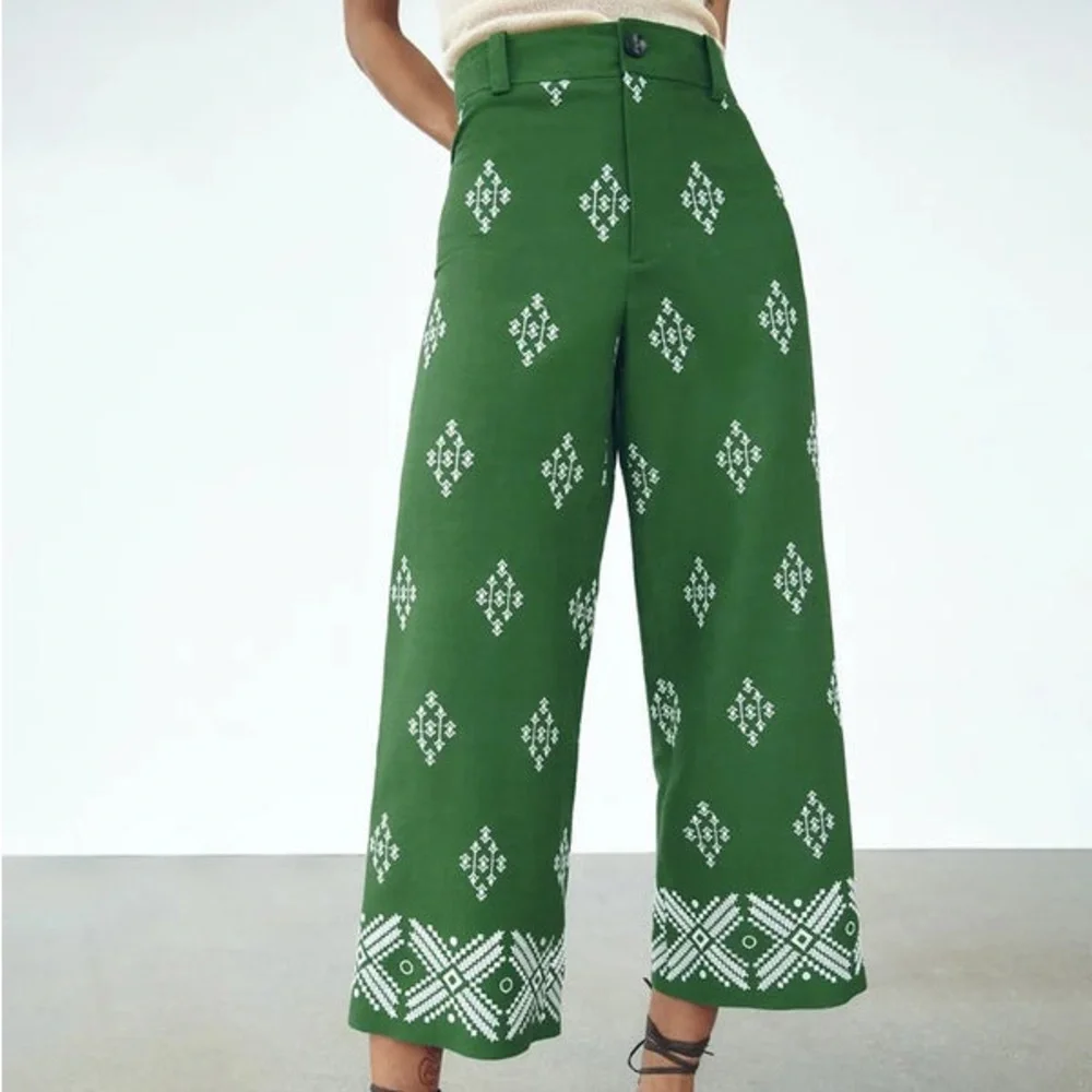 Zara Green Linen Embroidered Cropped High Waist Pants